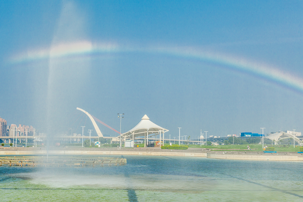 Dajia Riverside Park water fountain