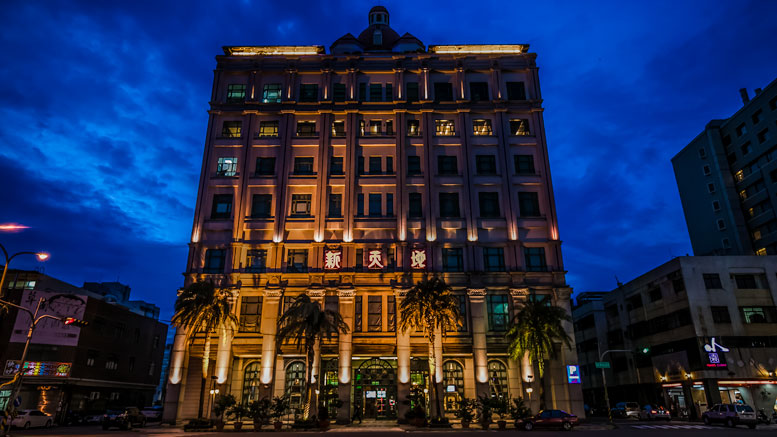 New Palace Restaurant in the evening