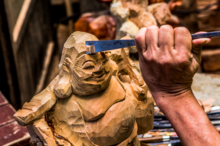 Wood sculpting in Sanyi