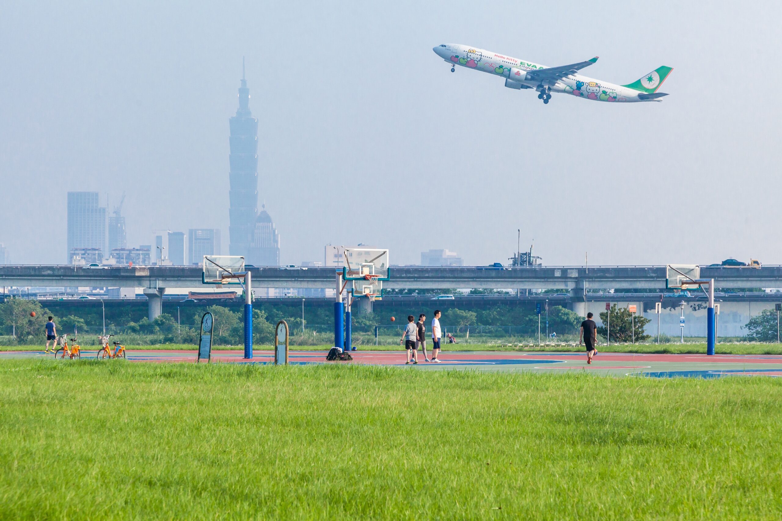 MRT SONGSHAN AIRPORT